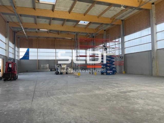 Commerces A LOUER - GENAS - 990 m²