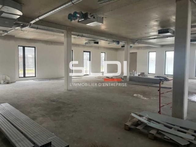 Commerces A LOUER - GENAS - 990 m²