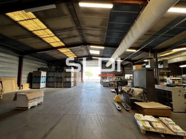 Locaux d'activités A VENDRE OU A LOUER - BRON - 1 970 m²