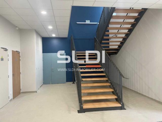Bureaux A SOUS-LOUER - LA BOISSE - 972 m²