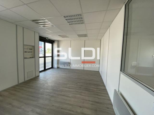 Locaux d'activités A LOUER - DAGNEUX - 723 m²