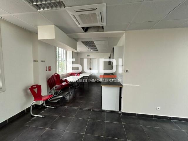 Bureaux A LOUER - NEUVILLE SUR SAONE - 477 m²