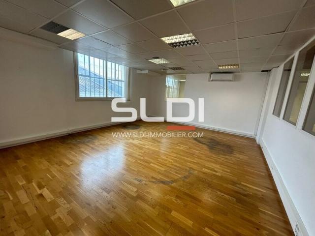 Bureaux A LOUER - NEUVILLE SUR SAONE - 477 m²