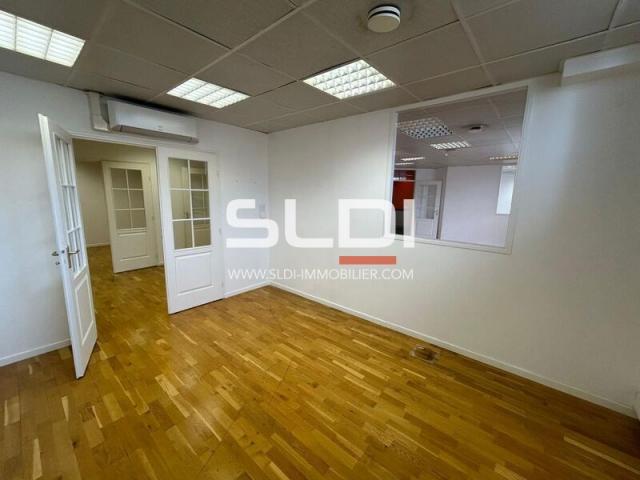 Bureaux A LOUER - NEUVILLE SUR SAONE - 477 m²