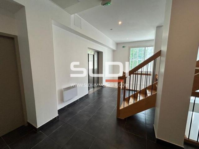 Bureaux A LOUER - NEUVILLE SUR SAONE - 477 m²