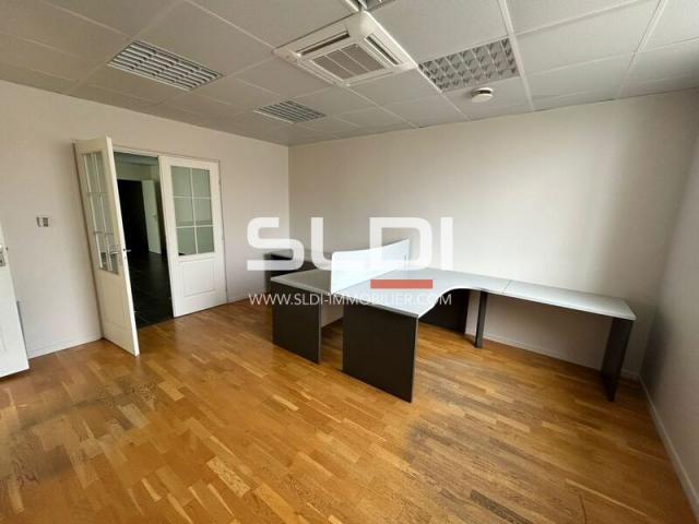 Bureaux A LOUER - NEUVILLE SUR SAONE - 477 m²