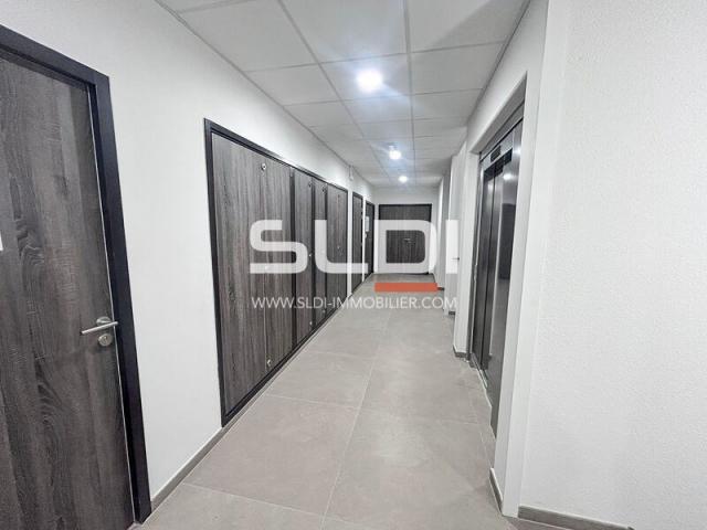 Bureaux A VENDRE - LA TOUR DE SALVAGNY - 301 m²