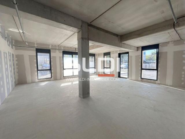 Bureaux A VENDRE - LA TOUR DE SALVAGNY - 301 m²