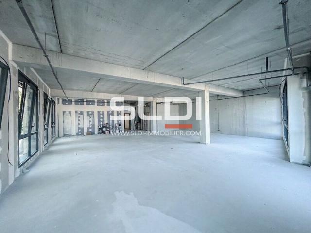 Bureaux A VENDRE - LA TOUR DE SALVAGNY - 301 m²