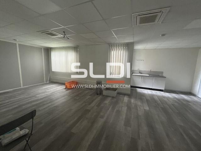 Locaux d'activités A LOUER - REYRIEUX - 3 001 m²