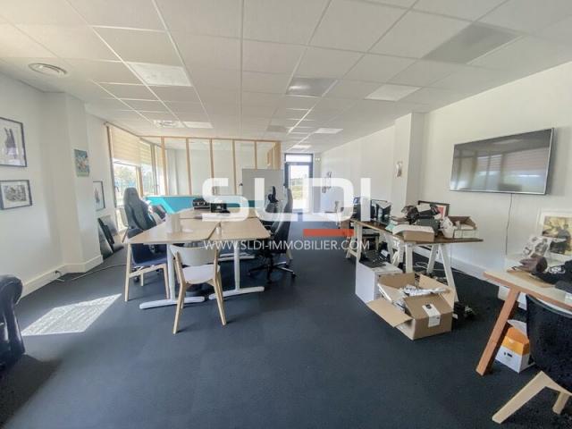 Bureaux A LOUER - SAINT PRIEST - 360 m²