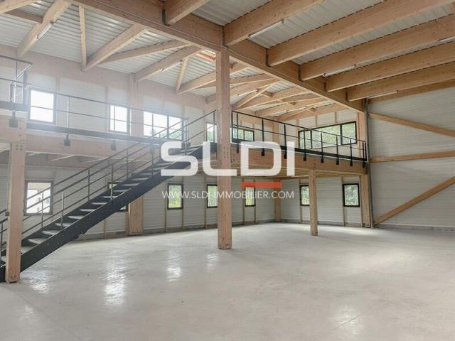 Locaux d'activités A VENDRE OU A LOUER - TARARE - 2 741 m²