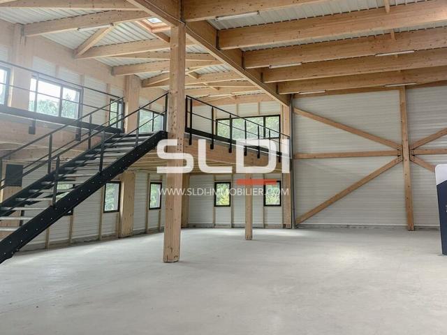 Locaux d'activités A VENDRE OU A LOUER - TARARE - 2 741 m²