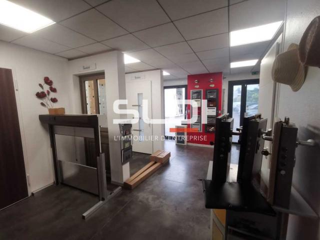 Locaux d'activités A VENDRE - SAINT LAURENT DE MURE - 150 m²