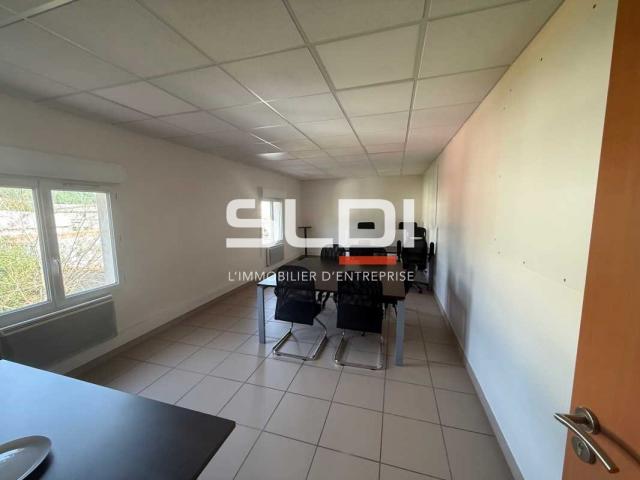 Bureaux A LOUER - TOUSSIEU - 187 m²