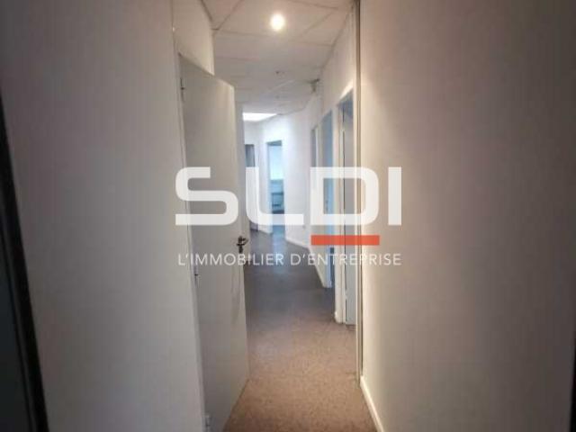 Bureaux A LOUER - TOUSSIEU - 187 m²