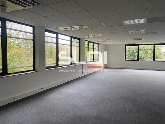Bureaux A LOUER - SAINT PRIEST - 318 m²