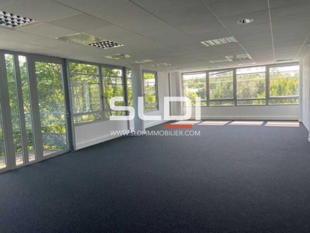 Bureaux A LOUER - SAINT PRIEST - 318 m²