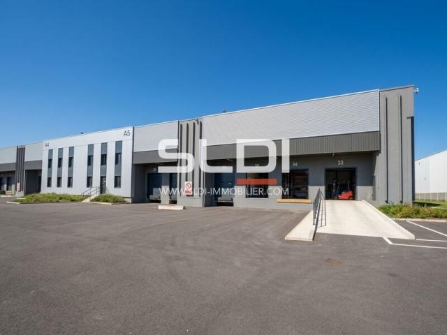 Locaux d'activités A LOUER - CORBAS - 17 000 m²