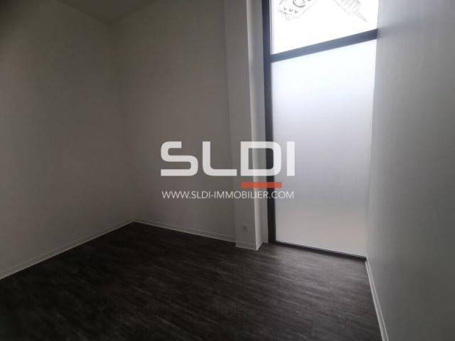 Commerces A LOUER - BOURGOIN JALLIEU - 127 m²