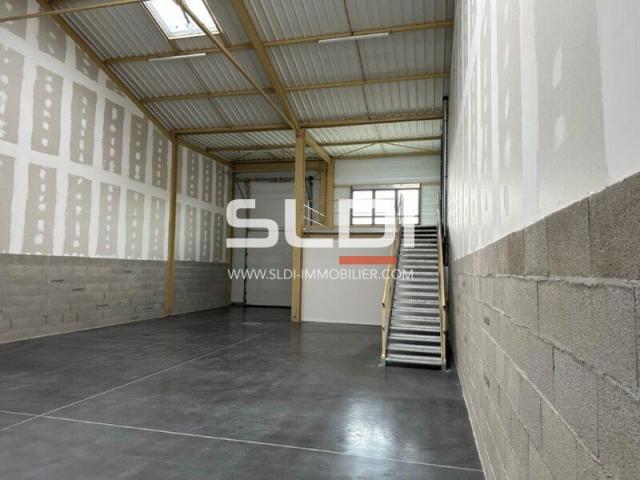 Locaux d'activités A VENDRE OU A LOUER - BOURGOIN JALLIEU - 234 m²