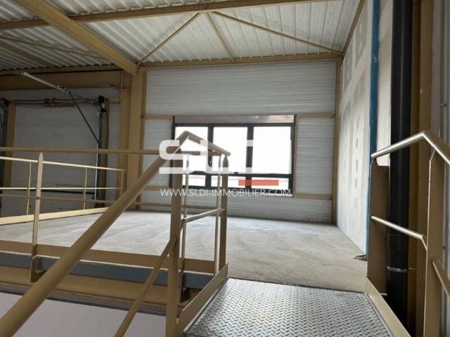 Locaux d'activités A VENDRE OU A LOUER - BOURGOIN JALLIEU - 234 m²