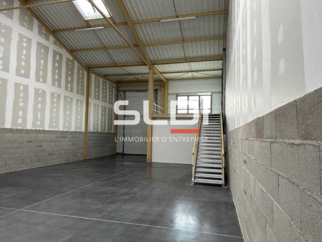 Locaux d'activités A VENDRE OU A LOUER - BOURGOIN JALLIEU - 234 m²
