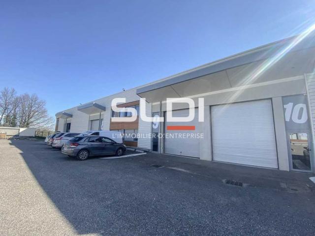 Locaux d'activités A LOUER - SAINT PRIEST - 670 m²