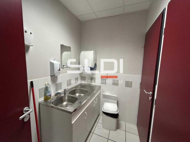 Bureaux A LOUER - BLYES - 97 m²