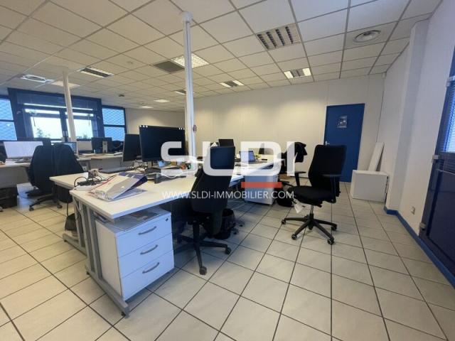 Bureaux A LOUER - VAULX EN VELIN - 382 m²
