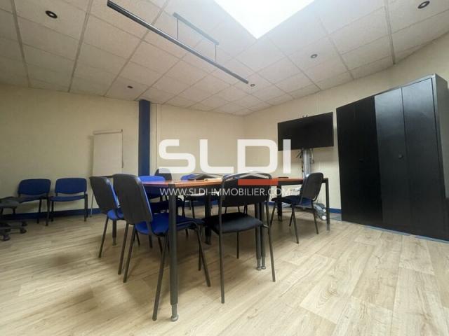 Bureaux A LOUER - VAULX EN VELIN - 382 m²