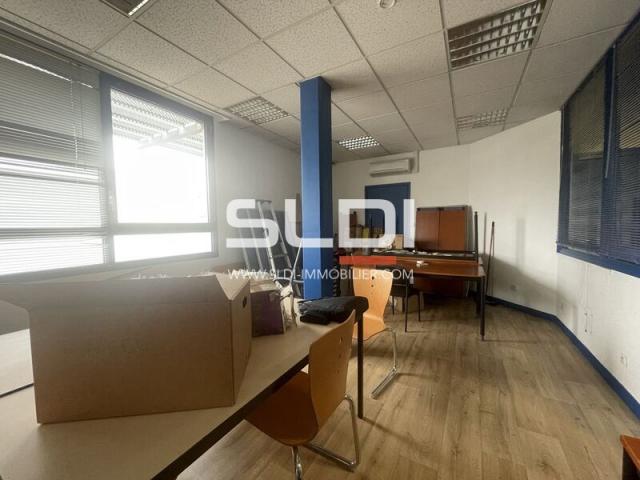 Bureaux A LOUER - VAULX EN VELIN - 382 m²