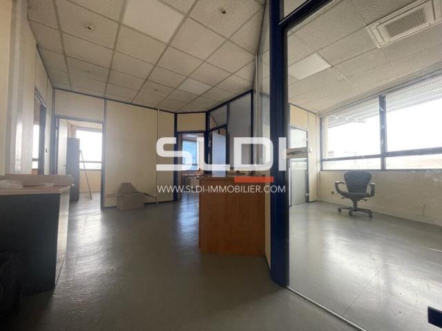 Bureaux A LOUER - VAULX EN VELIN - 382 m²
