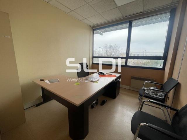 Bureaux A LOUER - VAULX EN VELIN - 382 m²