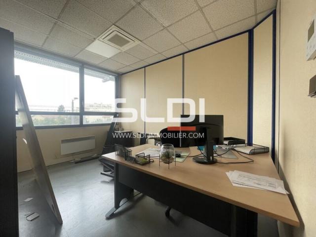 Bureaux A LOUER - VAULX EN VELIN - 382 m²