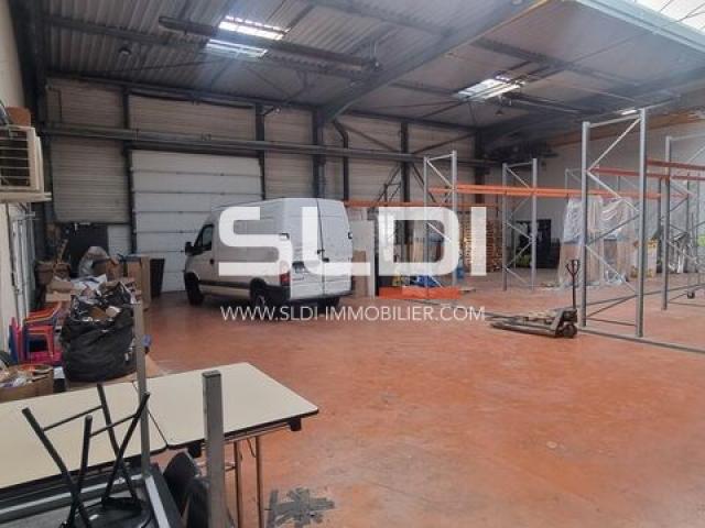 Locaux d'activités A LOUER - BRON - 849 m²