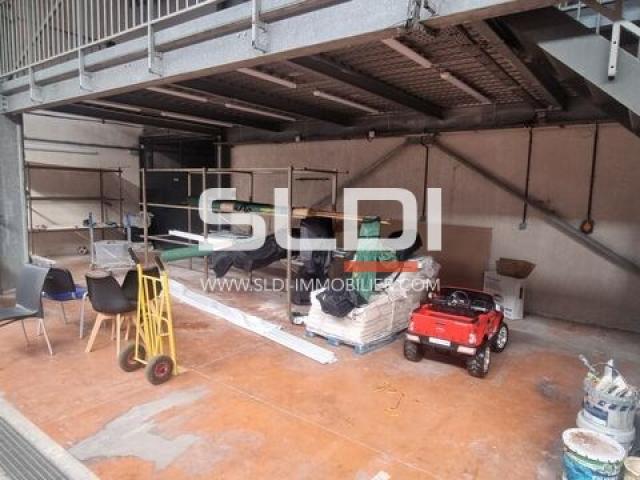 Locaux d'activités A LOUER - BRON - 849 m²