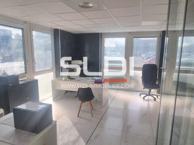 Locaux d'activités A LOUER - BRON - 849 m²