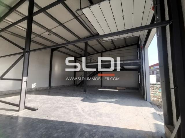 Locaux d'activités A LOUER - MORESTEL - 2 722 m²
