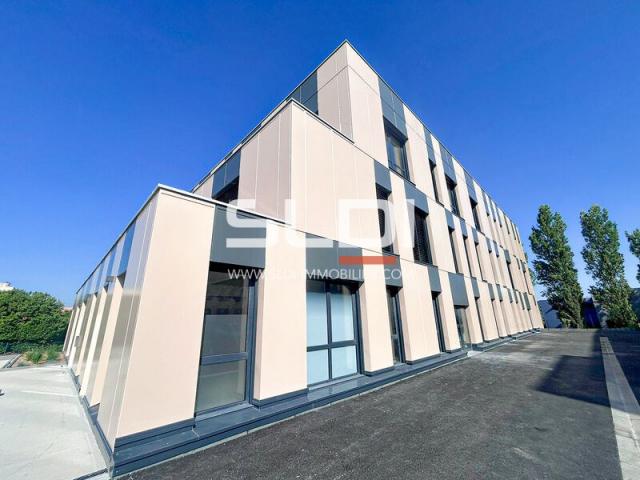 Bureaux A VENDRE - LA TOUR DE SALVAGNY - 194 m²