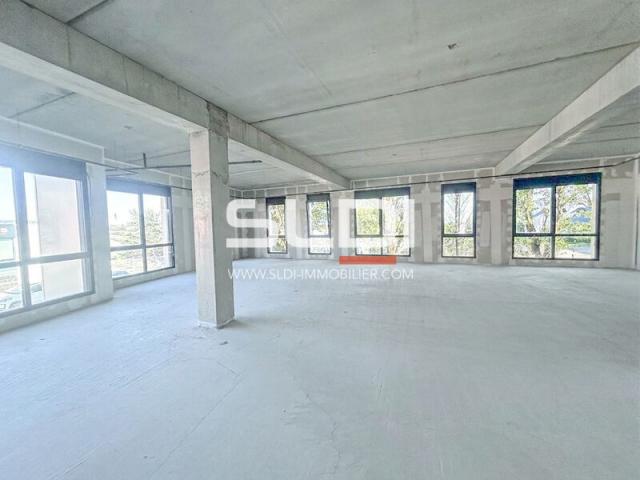 Bureaux A VENDRE - LA TOUR DE SALVAGNY - 194 m²