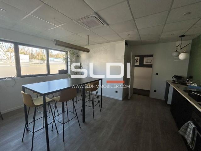 Locaux d'activités A LOUER - GLEIZE - 426 m²