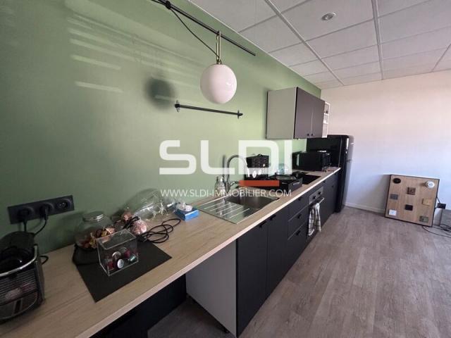 Locaux d'activités A LOUER - GLEIZE - 426 m²