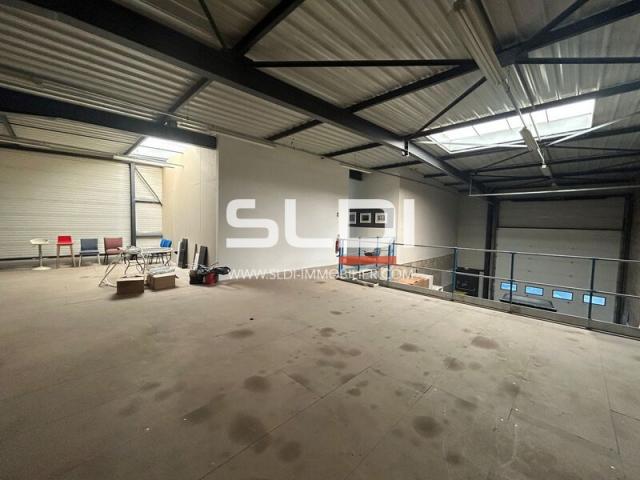 Locaux d'activités A LOUER - GLEIZE - 426 m²