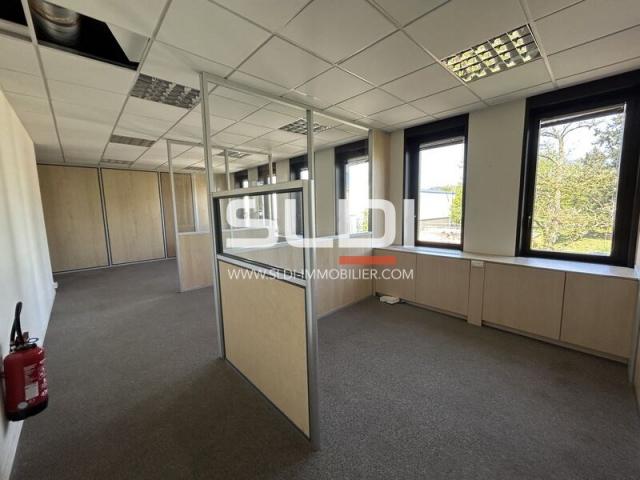Bureaux A LOUER - DARDILLY - 317 m²