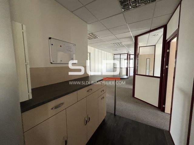 Bureaux A LOUER - DARDILLY - 317 m²
