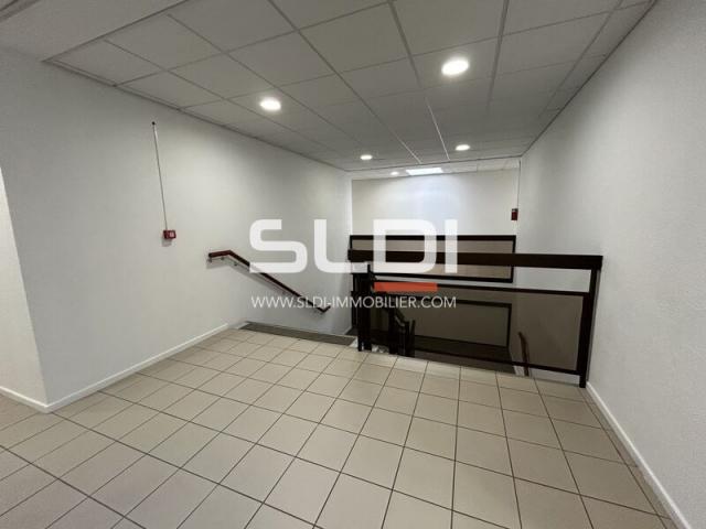 Bureaux A LOUER - DARDILLY - 317 m²