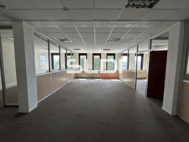 Bureaux A LOUER - DARDILLY - 317 m²