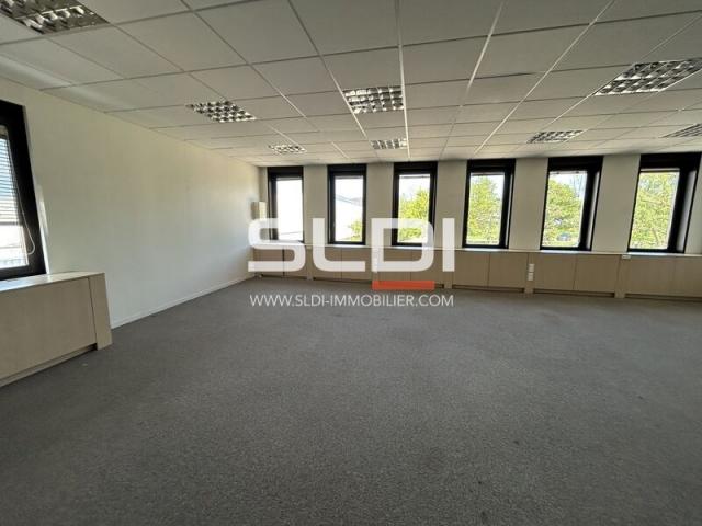Bureaux A LOUER - DARDILLY - 317 m²