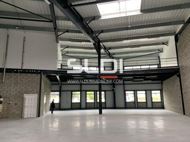 Locaux d'activités A VENDRE - VAULX EN VELIN - 5 686 m²